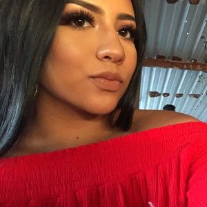 Meet your Posher, Anahi
